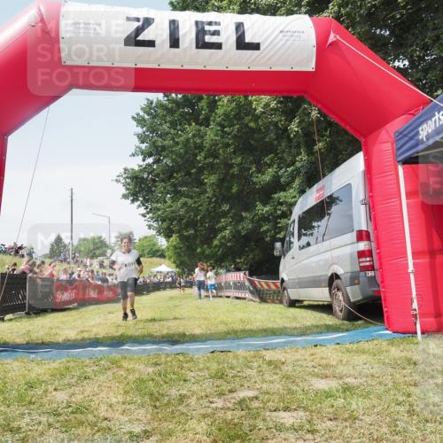 21.06.2025 - 27. Vierlanden-Triathlon KatJ http://msf.ph/oto/8051964 15.06.2025 11:45:07 Ziel 246, 444 meine-sportfotos.de