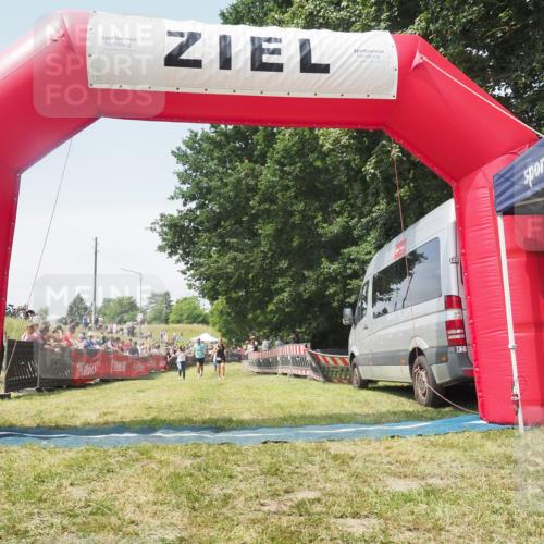 21.06.2025 - 27. Vierlanden-Triathlon KatJ http://msf.ph/oto/8051977 15.06.2025 11:45:15 Ziel 246, 444 meine-sportfotos.de
