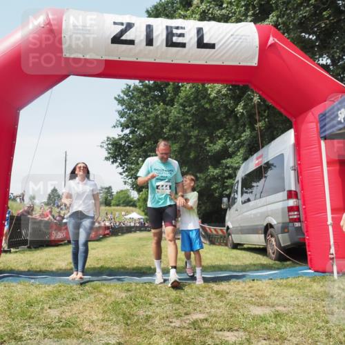 21.06.2025 - 27. Vierlanden-Triathlon KatJ http://msf.ph/oto/8051999 15.06.2025 11:45:22 Ziel  meine-sportfotos.de