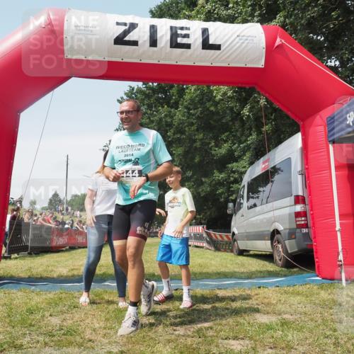 21.06.2025 - 27. Vierlanden-Triathlon KatJ http://msf.ph/oto/8052007 15.06.2025 11:45:23 Ziel  meine-sportfotos.de