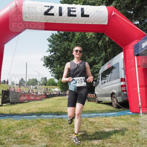 21.06.2025 - 27. Vierlanden-Triathlon KatJ http://msf.ph/oto/8052019 15.06.2025 11:45:56 Ziel  meine-sportfotos.de