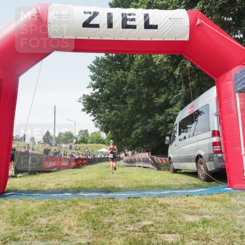 21.06.2025 - 27. Vierlanden-Triathlon KatJ http://msf.ph/oto/8052025 15.06.2025 11:46:16 Ziel 533, 620 meine-sportfotos.de