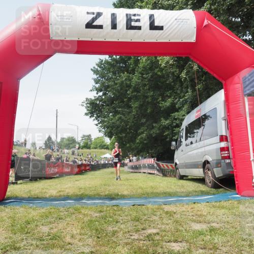21.06.2025 - 27. Vierlanden-Triathlon KatJ http://msf.ph/oto/8052026 15.06.2025 11:46:16 Ziel 533, 620 meine-sportfotos.de