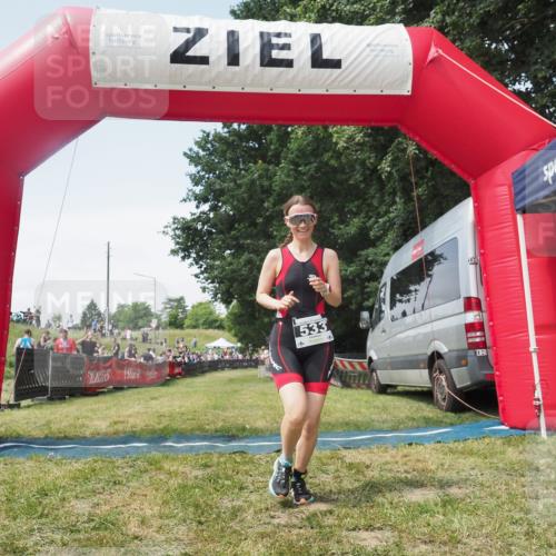21.06.2025 - 27. Vierlanden-Triathlon KatJ http://msf.ph/oto/8052038 15.06.2025 11:46:19 Ziel 620 meine-sportfotos.de
