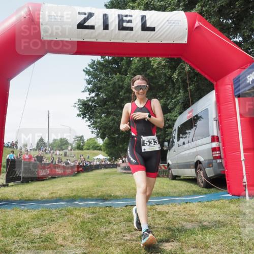 21.06.2025 - 27. Vierlanden-Triathlon KatJ http://msf.ph/oto/8052039 15.06.2025 11:46:19 Ziel 620 meine-sportfotos.de
