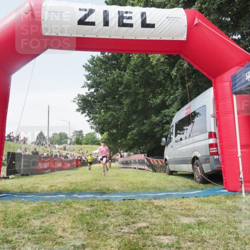21.06.2025 - 27. Vierlanden-Triathlon KatJ http://msf.ph/oto/8052047 15.06.2025 11:46:29 Ziel 174, 515 meine-sportfotos.de