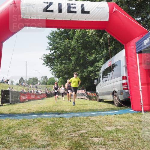 21.06.2025 - 27. Vierlanden-Triathlon KatJ http://msf.ph/oto/8052062 15.06.2025 11:46:34 Ziel 174, 515, 516 meine-sportfotos.de