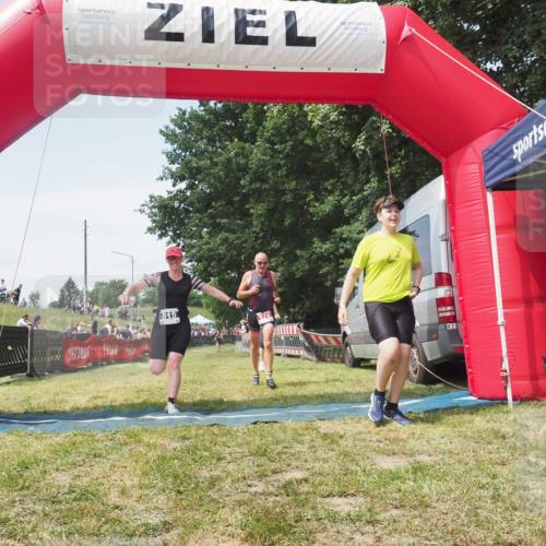 21.06.2025 - 27. Vierlanden-Triathlon KatJ http://msf.ph/oto/8052067 15.06.2025 11:46:36 Ziel 516 meine-sportfotos.de