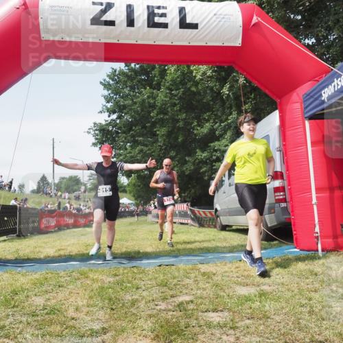 21.06.2025 - 27. Vierlanden-Triathlon KatJ http://msf.ph/oto/8052068 15.06.2025 11:46:36 Ziel 516 meine-sportfotos.de