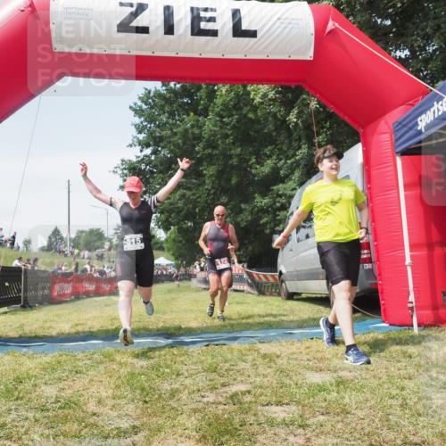 21.06.2025 - 27. Vierlanden-Triathlon KatJ http://msf.ph/oto/8052069 15.06.2025 11:46:36 Ziel 516 meine-sportfotos.de
