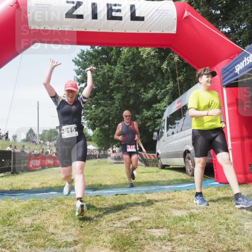 21.06.2025 - 27. Vierlanden-Triathlon KatJ http://msf.ph/oto/8052070 15.06.2025 11:46:36 Ziel 516 meine-sportfotos.de
