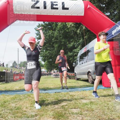 21.06.2025 - 27. Vierlanden-Triathlon KatJ http://msf.ph/oto/8052071 15.06.2025 11:46:36 Ziel 516 meine-sportfotos.de