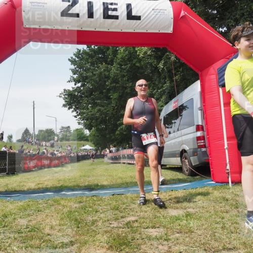 21.06.2025 - 27. Vierlanden-Triathlon KatJ http://msf.ph/oto/8052074 15.06.2025 11:46:37 Ziel 516 meine-sportfotos.de