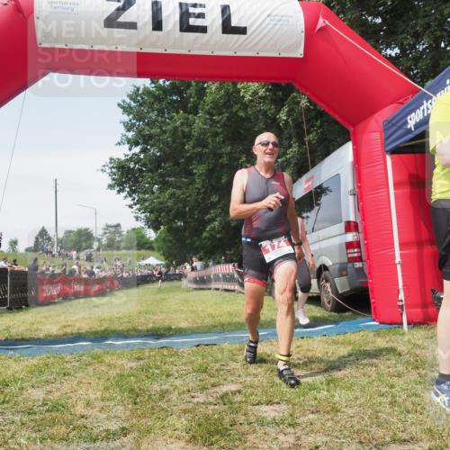 21.06.2025 - 27. Vierlanden-Triathlon KatJ http://msf.ph/oto/8052076 15.06.2025 11:46:38 Ziel 516 meine-sportfotos.de