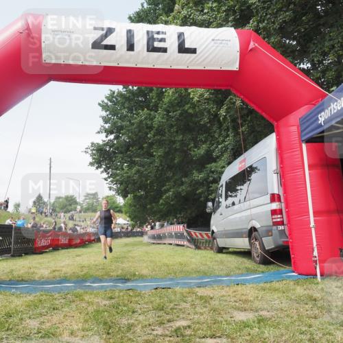 21.06.2025 - 27. Vierlanden-Triathlon KatJ http://msf.ph/oto/8052082 15.06.2025 11:46:43 Ziel  meine-sportfotos.de