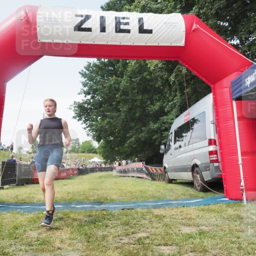 21.06.2025 - 27. Vierlanden-Triathlon KatJ http://msf.ph/oto/8052092 15.06.2025 11:46:45 Ziel  meine-sportfotos.de