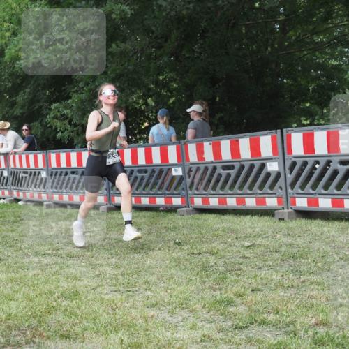 21.06.2025 - 27. Vierlanden-Triathlon KatJ http://msf.ph/oto/8052096 15.06.2025 11:47:50 Ziel 539 meine-sportfotos.de