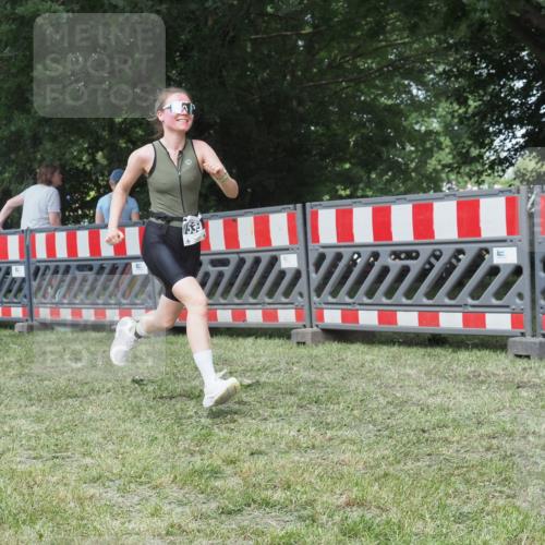 21.06.2025 - 27. Vierlanden-Triathlon KatJ http://msf.ph/oto/8052099 15.06.2025 11:47:51 Ziel 539 meine-sportfotos.de