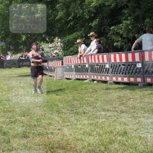21.06.2025 - 27. Vierlanden-Triathlon KatJ http://msf.ph/oto/8052102 15.06.2025 11:48:12 Ziel 295 meine-sportfotos.de