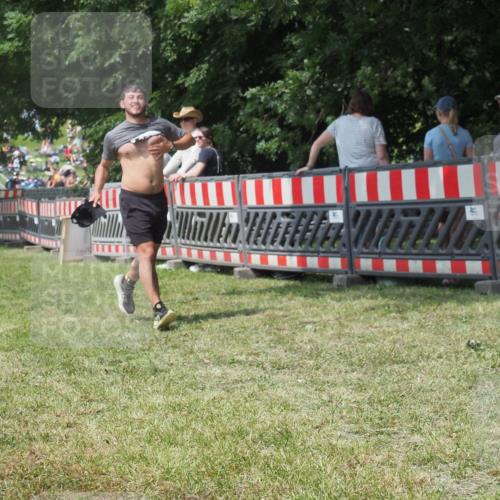 21.06.2025 - 27. Vierlanden-Triathlon KatJ http://msf.ph/oto/8052104 15.06.2025 11:48:13 Ziel 295 meine-sportfotos.de