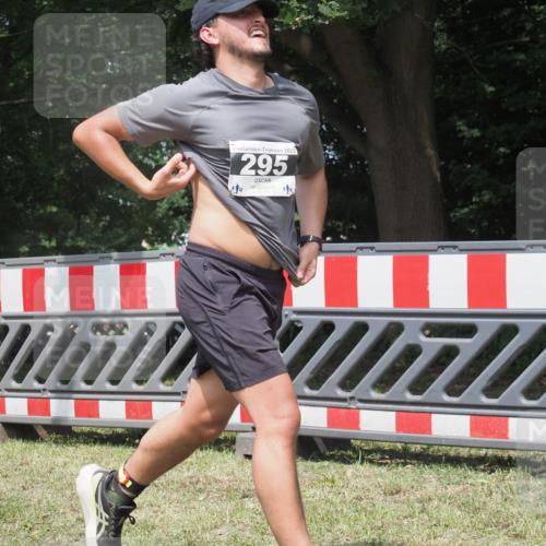 21.06.2025 - 27. Vierlanden-Triathlon KatJ http://msf.ph/oto/8052116 15.06.2025 11:48:15 Ziel 295 meine-sportfotos.de