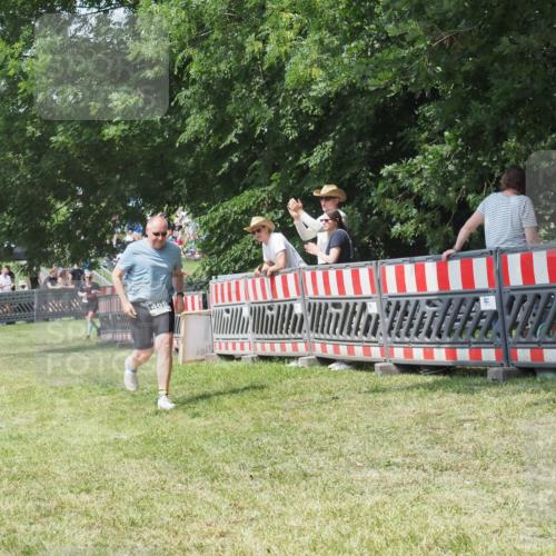 21.06.2025 - 27. Vierlanden-Triathlon KatJ http://msf.ph/oto/8052122 15.06.2025 11:48:45 Ziel 466 meine-sportfotos.de