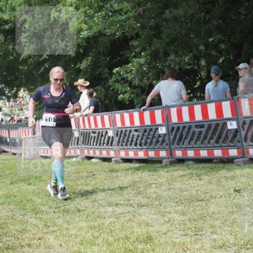 21.06.2025 - 27. Vierlanden-Triathlon KatJ http://msf.ph/oto/8052142 15.06.2025 11:48:55 Ziel 510 meine-sportfotos.de