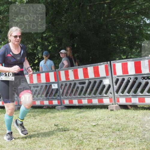 21.06.2025 - 27. Vierlanden-Triathlon KatJ http://msf.ph/oto/8052143 15.06.2025 11:48:56 Ziel 510 meine-sportfotos.de