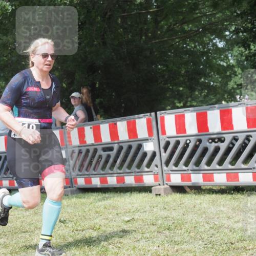 21.06.2025 - 27. Vierlanden-Triathlon KatJ http://msf.ph/oto/8052145 15.06.2025 11:48:56 Ziel 510 meine-sportfotos.de