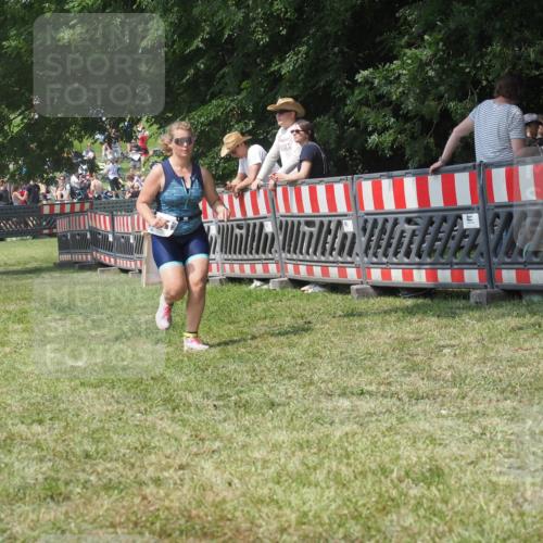 21.06.2025 - 27. Vierlanden-Triathlon KatJ http://msf.ph/oto/8052150 15.06.2025 11:49:15 Ziel 501 meine-sportfotos.de