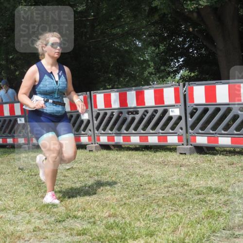 21.06.2025 - 27. Vierlanden-Triathlon KatJ http://msf.ph/oto/8052155 15.06.2025 11:49:17 Ziel 501 meine-sportfotos.de