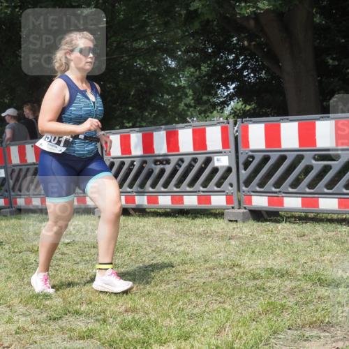 21.06.2025 - 27. Vierlanden-Triathlon KatJ http://msf.ph/oto/8052156 15.06.2025 11:49:17 Ziel 501 meine-sportfotos.de
