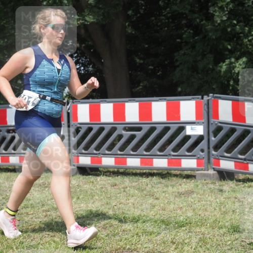 21.06.2025 - 27. Vierlanden-Triathlon KatJ http://msf.ph/oto/8052159 15.06.2025 11:49:17 Ziel 501 meine-sportfotos.de