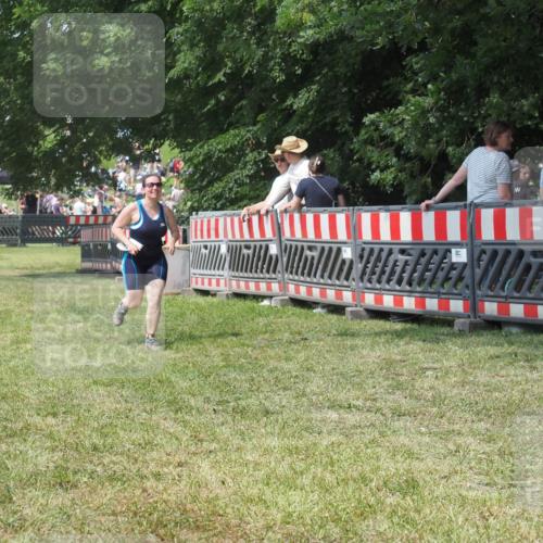 21.06.2025 - 27. Vierlanden-Triathlon KatJ http://msf.ph/oto/8052160 15.06.2025 11:50:10 Ziel 485 meine-sportfotos.de