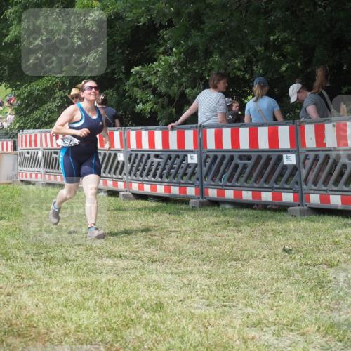 21.06.2025 - 27. Vierlanden-Triathlon KatJ http://msf.ph/oto/8052165 15.06.2025 11:50:11 Ziel 485 meine-sportfotos.de