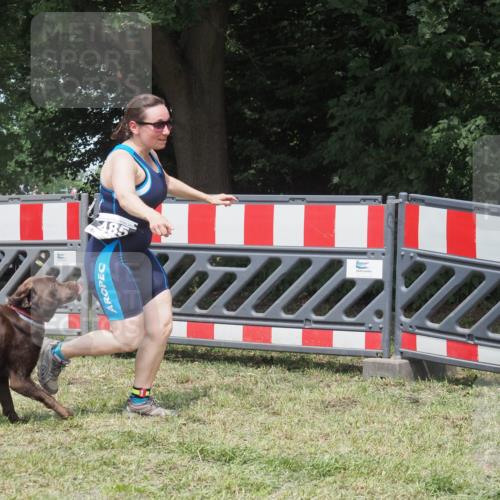 21.06.2025 - 27. Vierlanden-Triathlon KatJ http://msf.ph/oto/8052174 15.06.2025 11:50:13 Ziel 485 meine-sportfotos.de