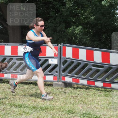 21.06.2025 - 27. Vierlanden-Triathlon KatJ http://msf.ph/oto/8052176 15.06.2025 11:50:13 Ziel 485 meine-sportfotos.de