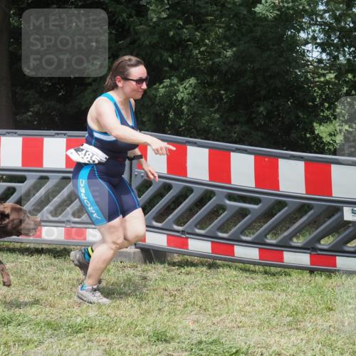 21.06.2025 - 27. Vierlanden-Triathlon KatJ http://msf.ph/oto/8052177 15.06.2025 11:50:14 Ziel 485 meine-sportfotos.de