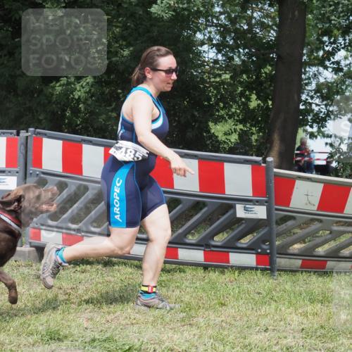 21.06.2025 - 27. Vierlanden-Triathlon KatJ http://msf.ph/oto/8052179 15.06.2025 11:50:14 Ziel 485 meine-sportfotos.de
