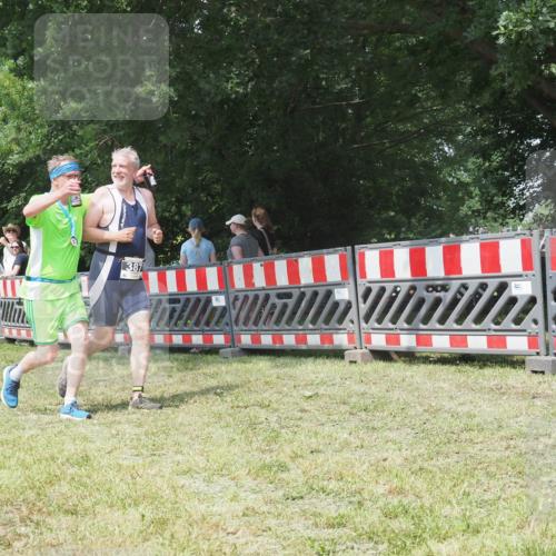 21.06.2025 - 27. Vierlanden-Triathlon KatJ http://msf.ph/oto/8052191 15.06.2025 11:51:00 Ziel 371, 387 meine-sportfotos.de