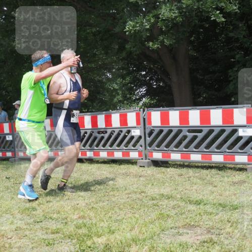 21.06.2025 - 27. Vierlanden-Triathlon KatJ http://msf.ph/oto/8052195 15.06.2025 11:51:01 Ziel 371, 387 meine-sportfotos.de