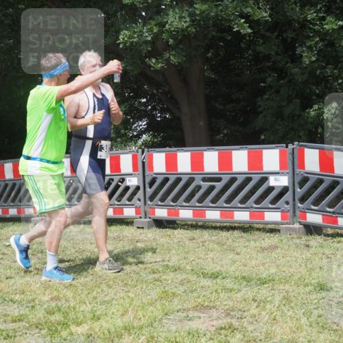 21.06.2025 - 27. Vierlanden-Triathlon KatJ http://msf.ph/oto/8052197 15.06.2025 11:51:01 Ziel 371, 387 meine-sportfotos.de