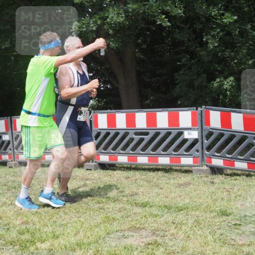21.06.2025 - 27. Vierlanden-Triathlon KatJ http://msf.ph/oto/8052198 15.06.2025 11:51:01 Ziel 371, 387 meine-sportfotos.de