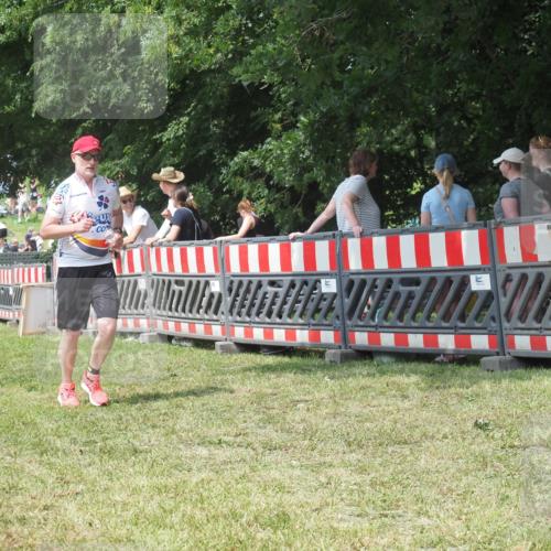 21.06.2025 - 27. Vierlanden-Triathlon KatJ http://msf.ph/oto/8052203 15.06.2025 11:51:04 Ziel 371 meine-sportfotos.de