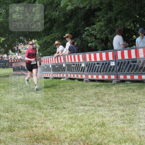 21.06.2025 - 27. Vierlanden-Triathlon KatJ http://msf.ph/oto/8052214 15.06.2025 11:52:25 Ziel 556 meine-sportfotos.de