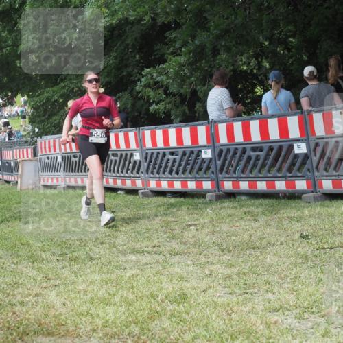 21.06.2025 - 27. Vierlanden-Triathlon KatJ http://msf.ph/oto/8052219 15.06.2025 11:52:26 Ziel 556 meine-sportfotos.de