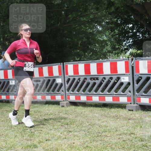 21.06.2025 - 27. Vierlanden-Triathlon KatJ http://msf.ph/oto/8052220 15.06.2025 11:52:27 Ziel 556 meine-sportfotos.de