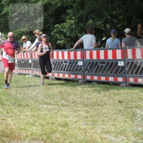21.06.2025 - 27. Vierlanden-Triathlon KatJ http://msf.ph/oto/8052229 15.06.2025 11:52:46 Ziel 459, 593, 616 meine-sportfotos.de