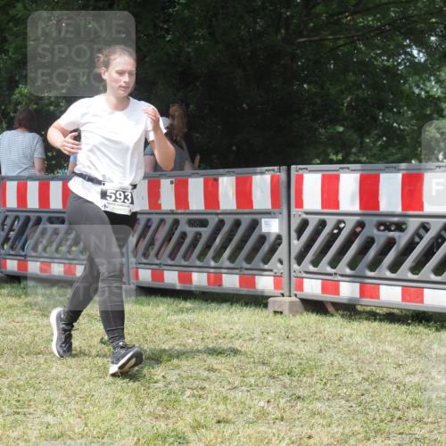 21.06.2025 - 27. Vierlanden-Triathlon KatJ http://msf.ph/oto/8052247 15.06.2025 11:52:50 Ziel 459, 593 meine-sportfotos.de