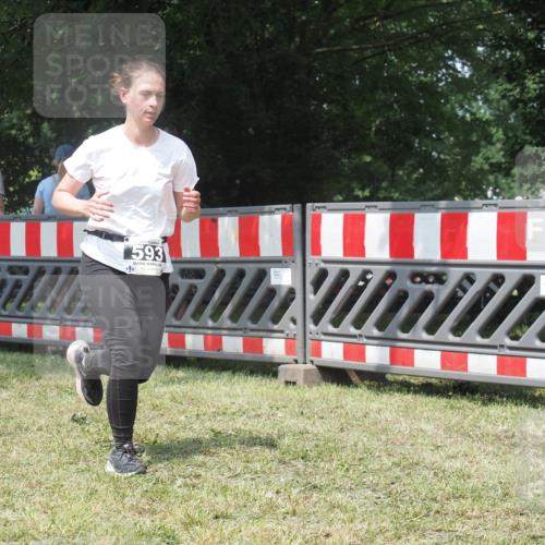21.06.2025 - 27. Vierlanden-Triathlon KatJ http://msf.ph/oto/8052248 15.06.2025 11:52:50 Ziel 459, 593 meine-sportfotos.de